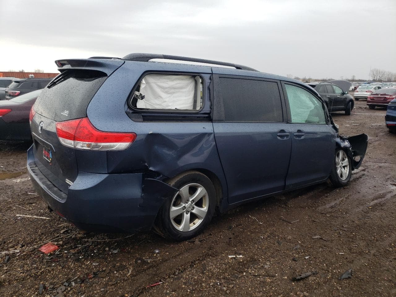 2013 Toyota Sienna Le - foto 3