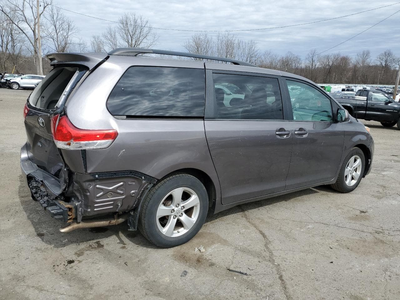 2013 Toyota Sienna Le - foto 3