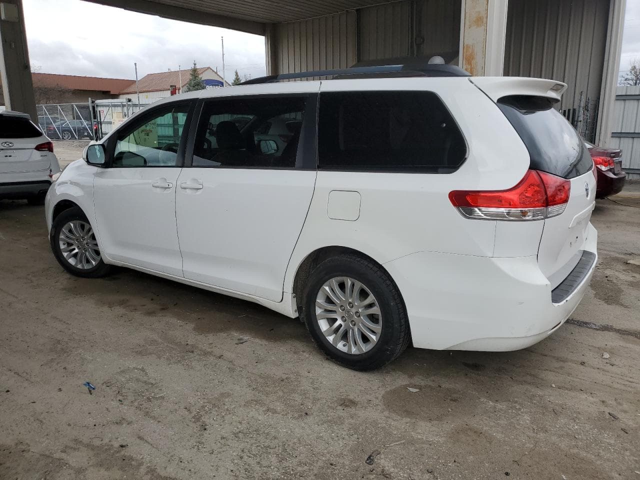 2013 Toyota Sienna Xle - foto 2