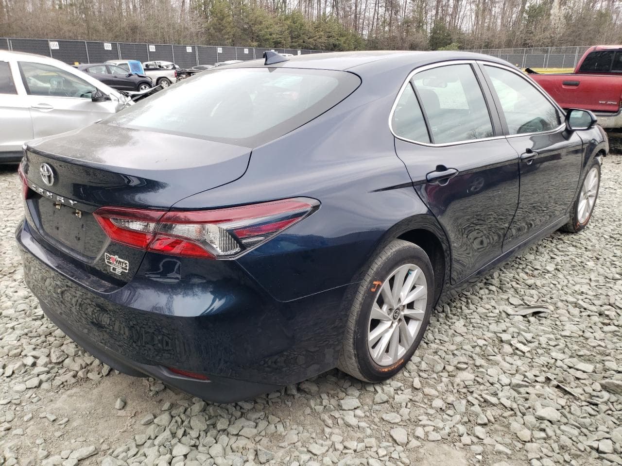 2021 Toyota Camry Le - foto 3