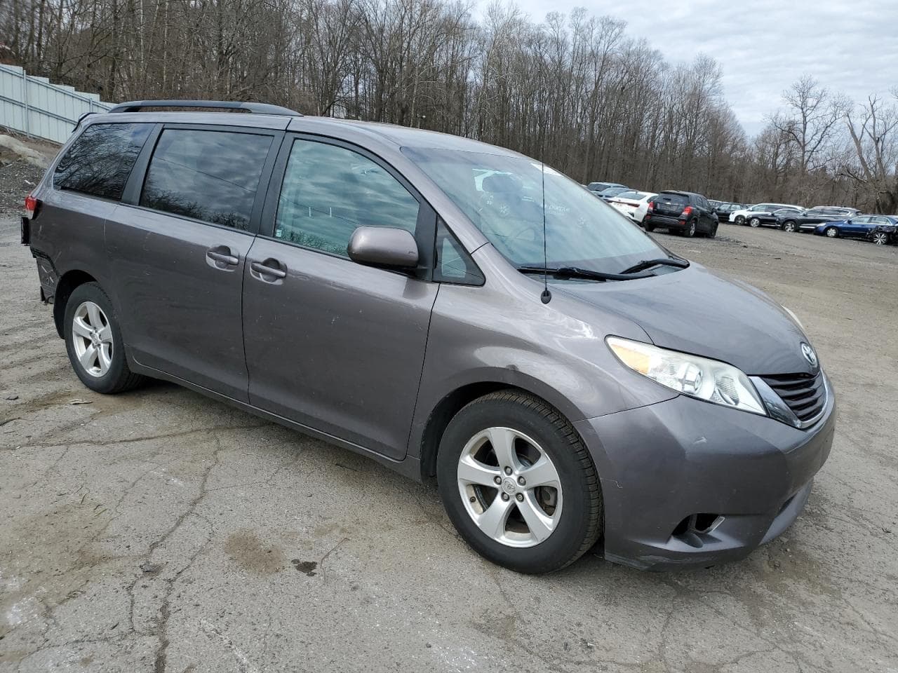 2013 Toyota Sienna Le - foto 4