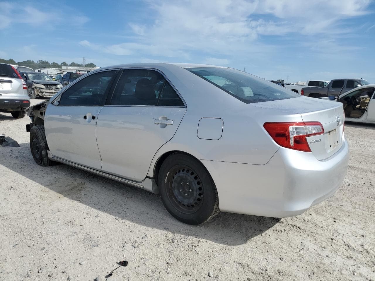 2014 Toyota Camry Le - foto 2