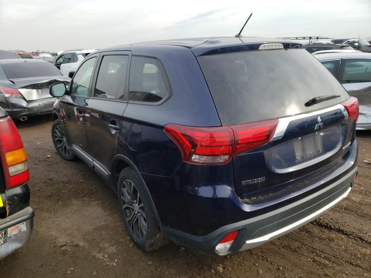 2016 Mitsubishi Outlander Se - foto 3