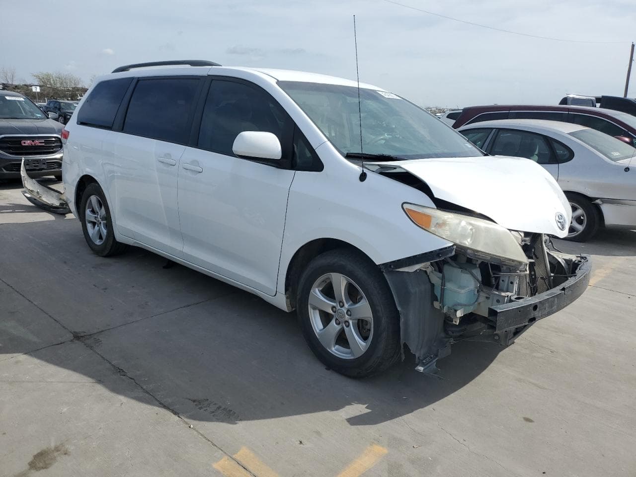2013 Toyota Sienna Le - foto 4
