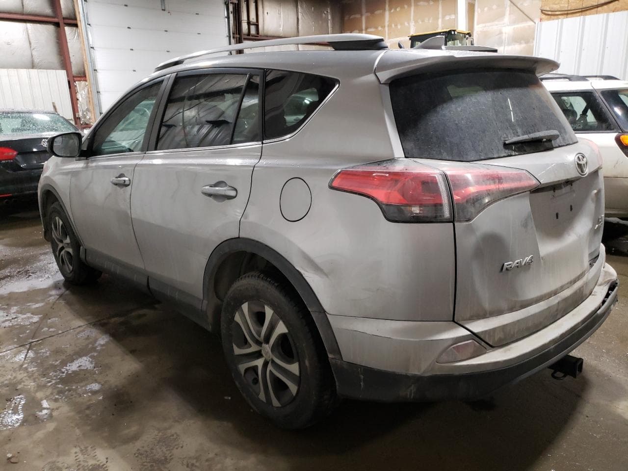 2016 Toyota Rav4 Le - foto 2