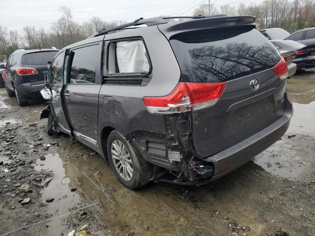 2013 Toyota Sienna Xle - foto 2