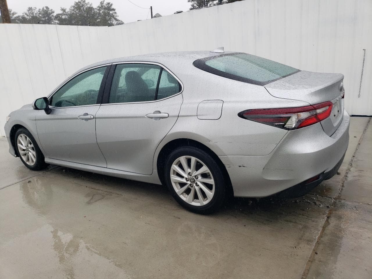2022 Toyota Camry Le - foto 2