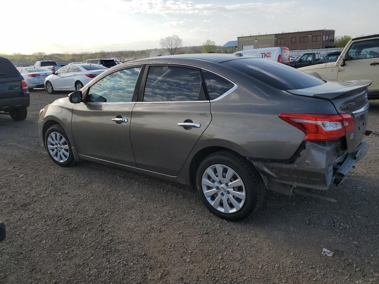 2016 Nissan Sentra S - foto 2