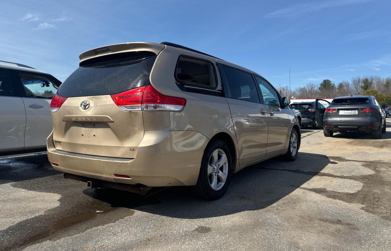 2012 Toyota Sienna Le - foto 4