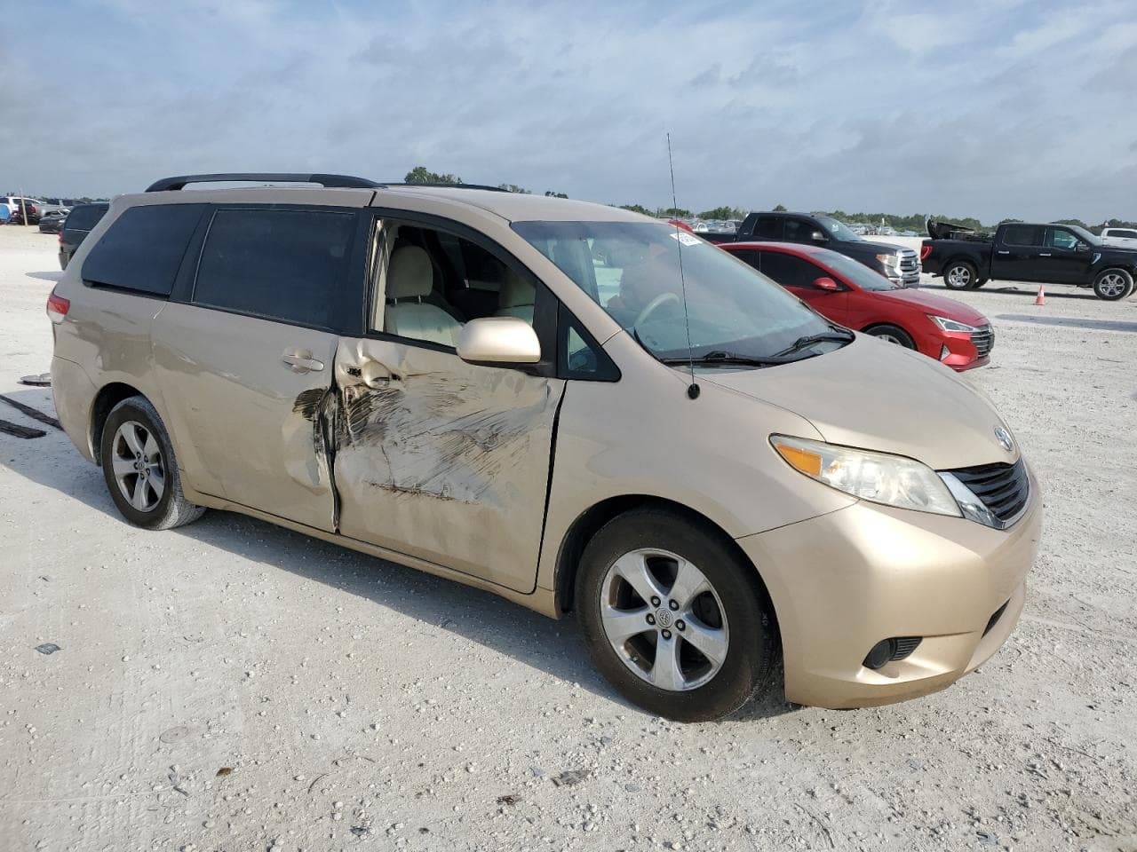 2011 Toyota Sienna Le - foto 4