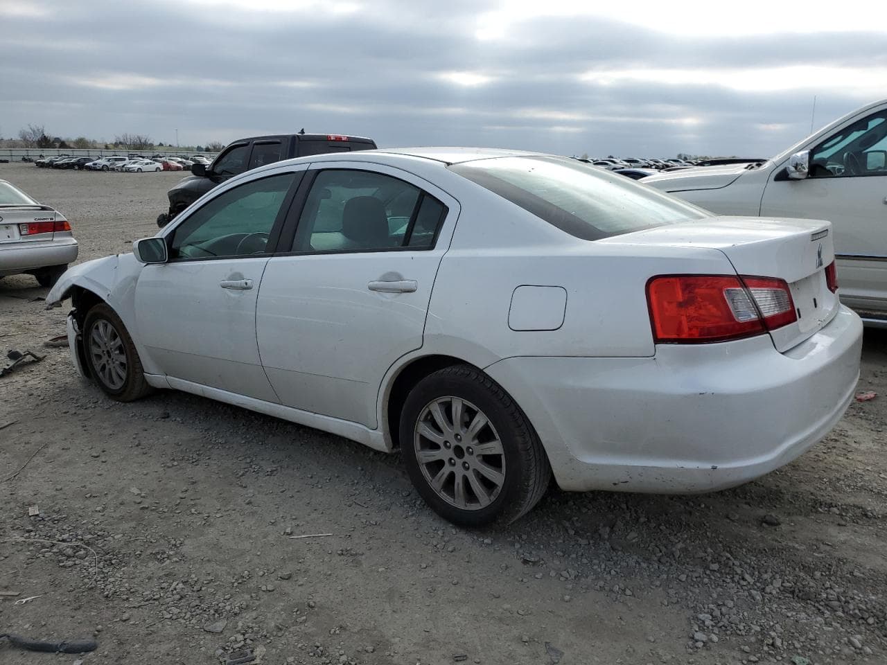 2011 Mitsubishi Galant Fe - foto 2