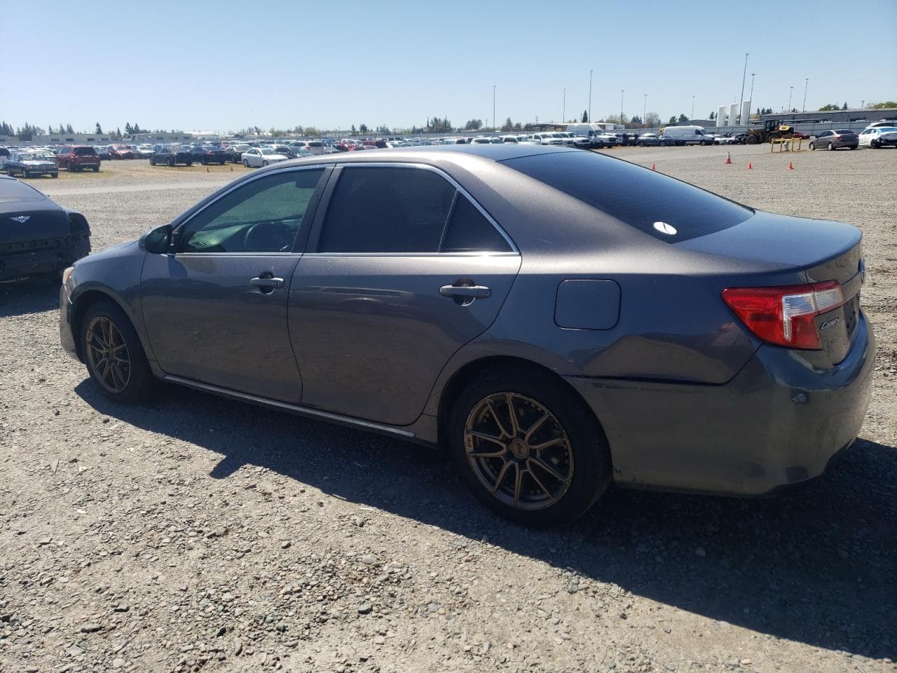 2014 Toyota Camry L - foto 2