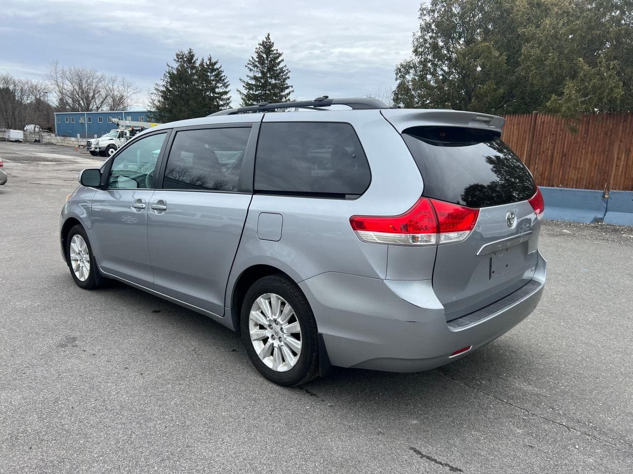 2011 Toyota Sienna Le - foto 3