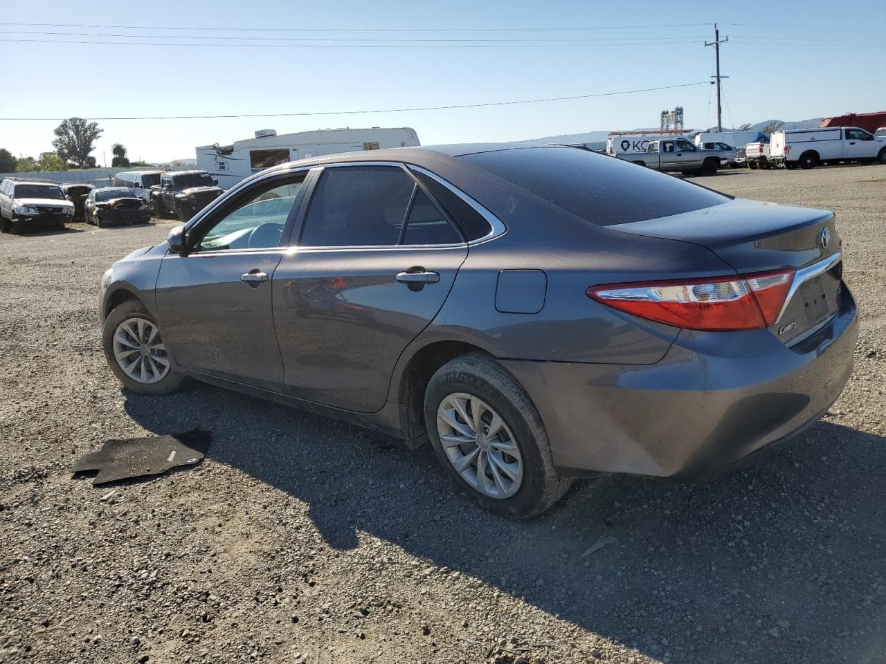 2016 Toyota Camry Le - foto 2