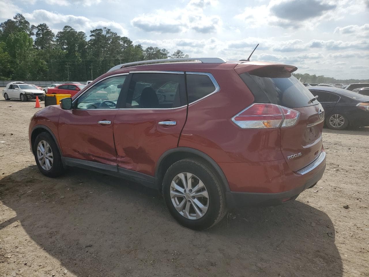 2015 Nissan Rogue S - foto 2
