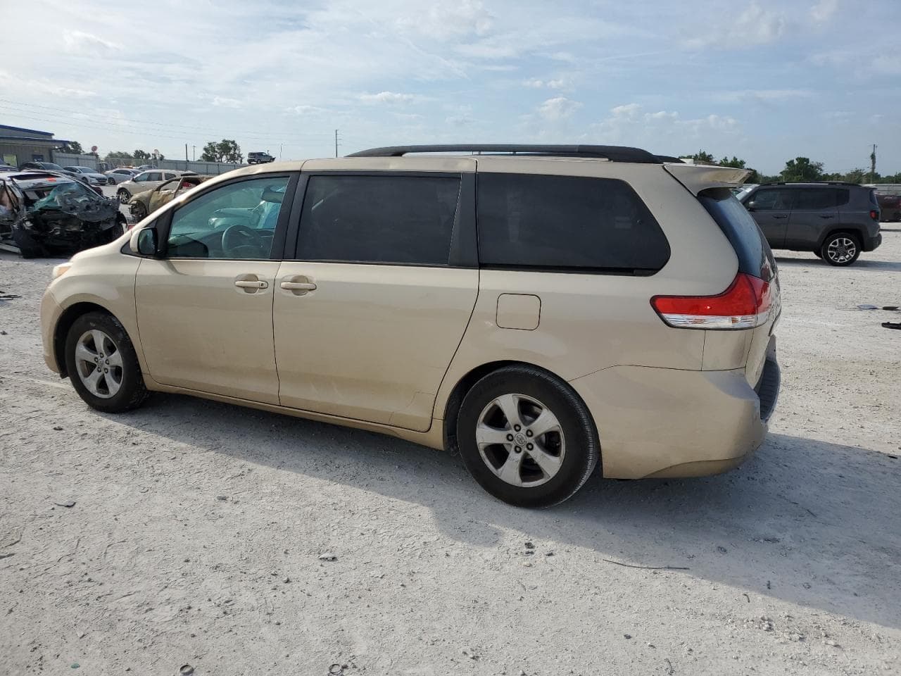 2011 Toyota Sienna Le - foto 2