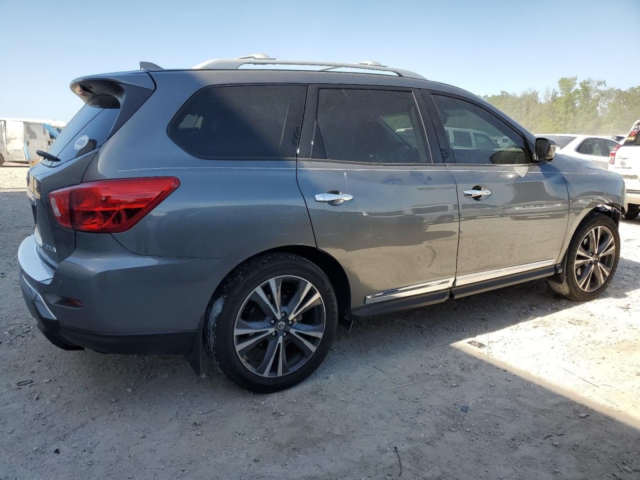 2019 Nissan Pathfinder Platinum - foto 3