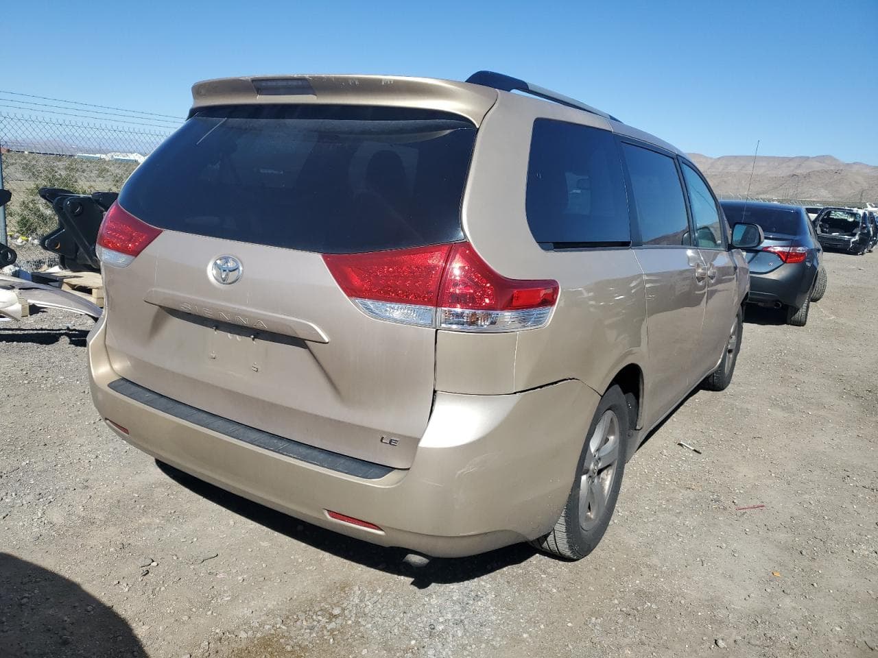 2013 Toyota Sienna Le - foto 3