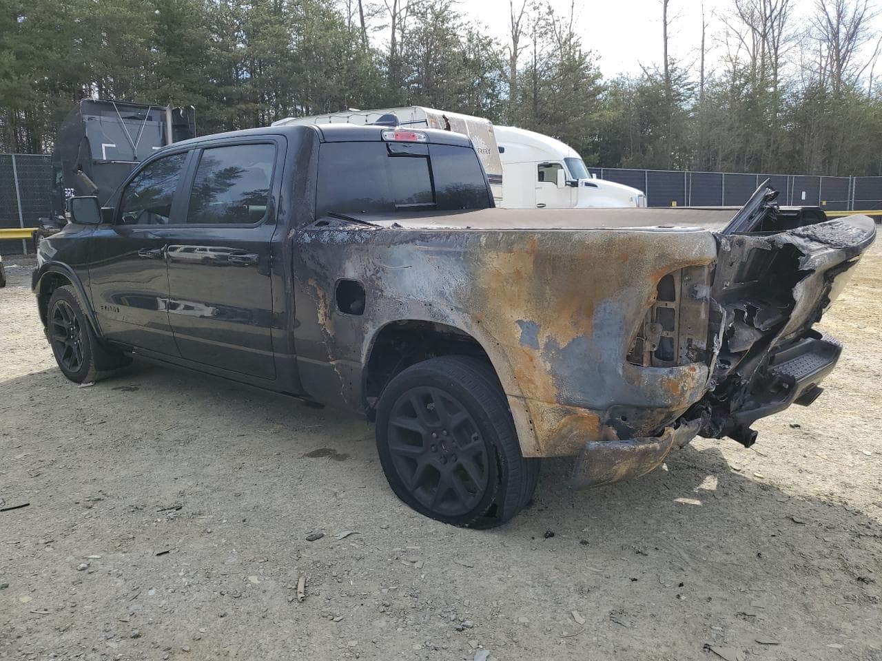 2022 Ram 1500 Laramie - foto 2