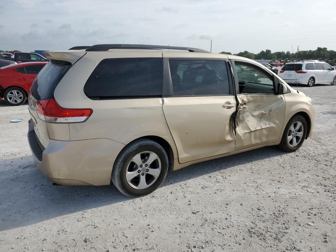 2011 Toyota Sienna Le - foto 3