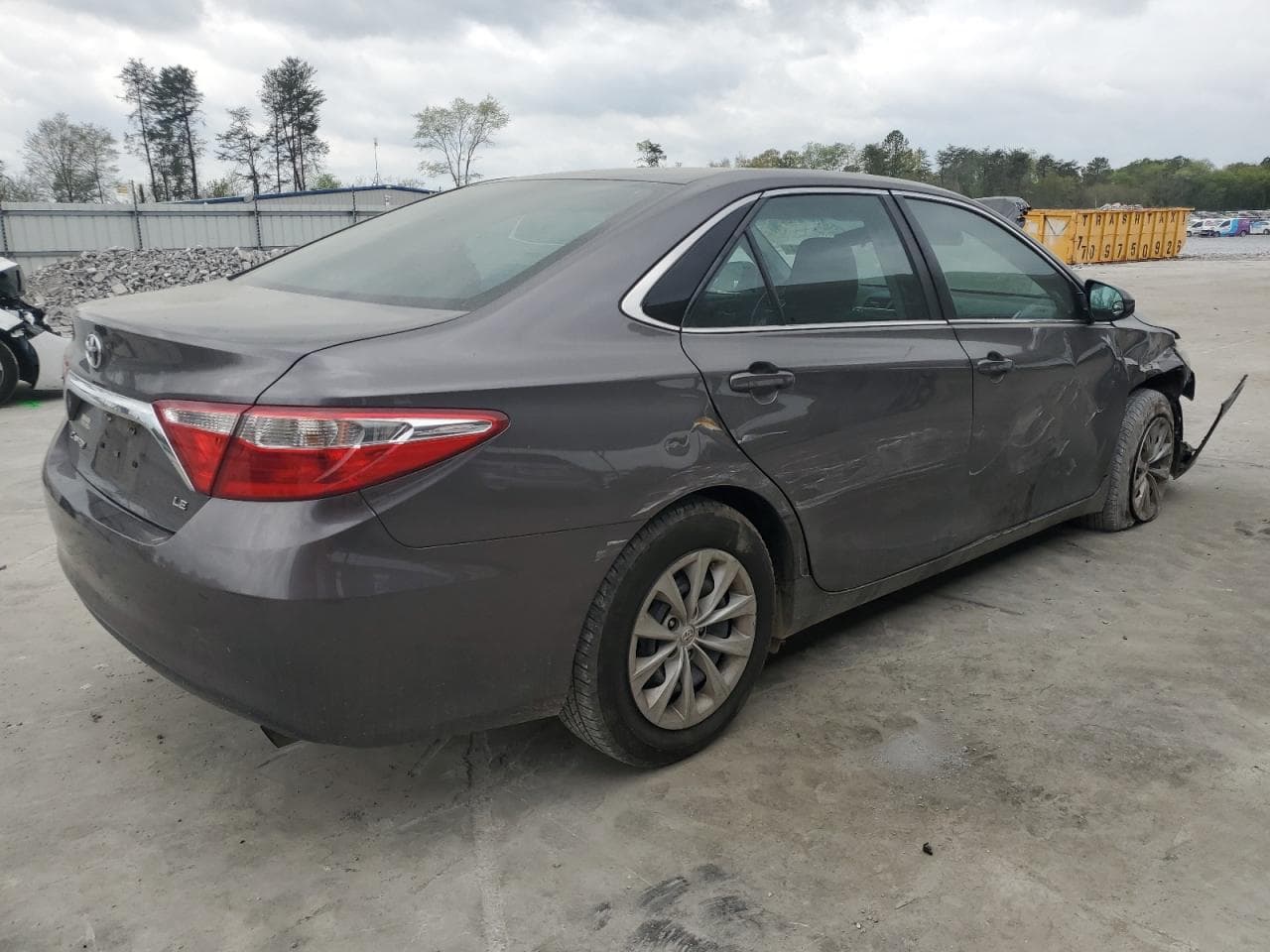 2015 Toyota Camry Le - foto 3