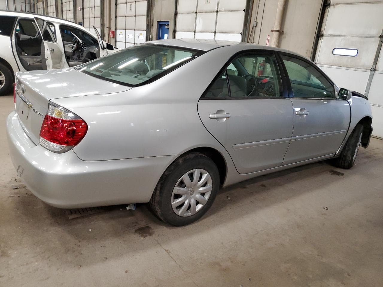 2005 Toyota Camry Le - foto 3
