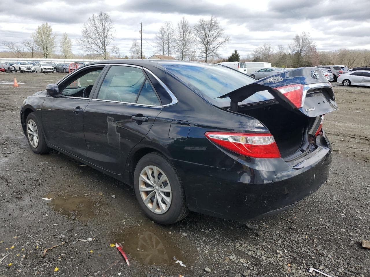 2015 Toyota Camry Le - foto 2