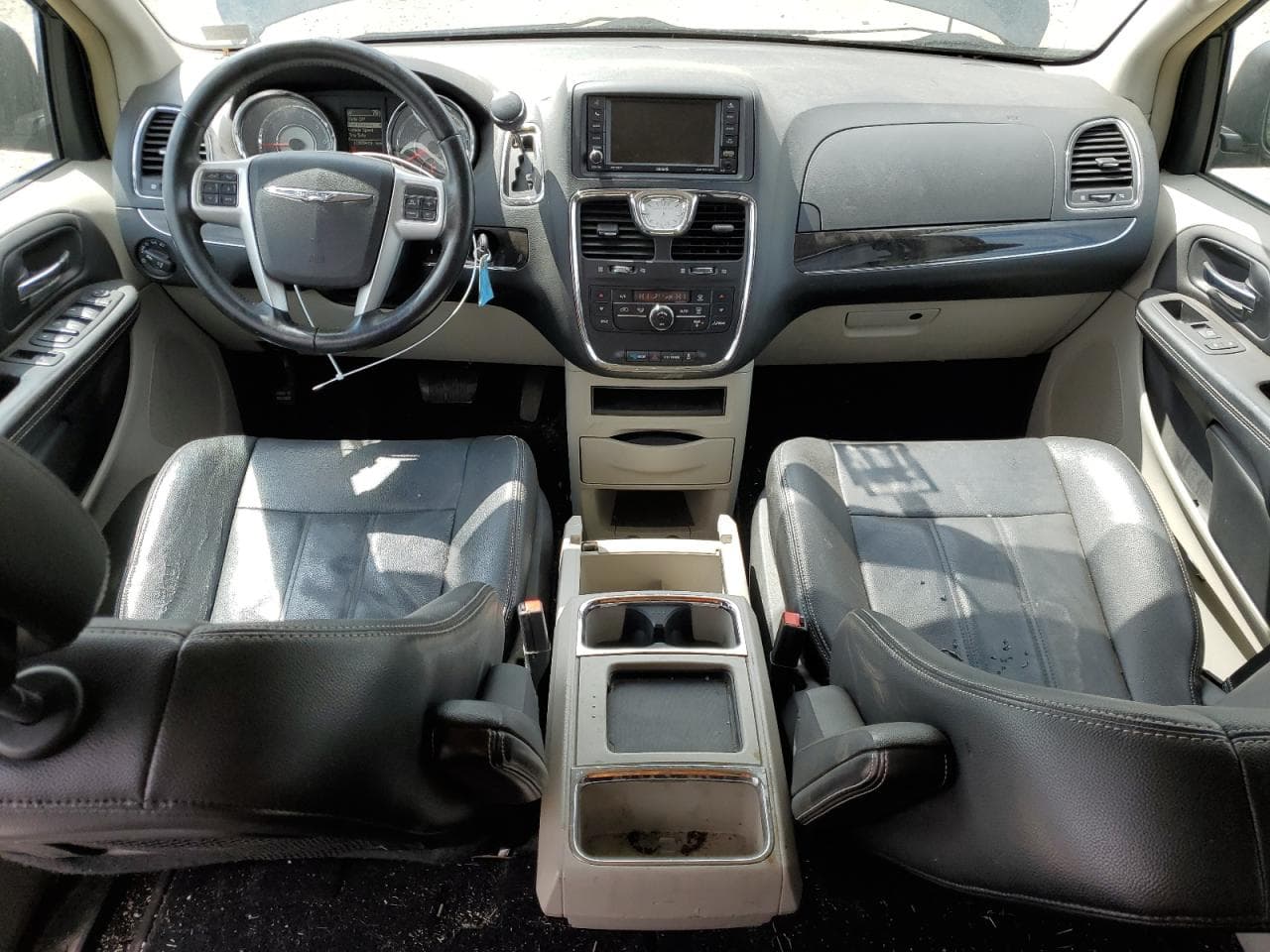 2014 Chrysler Town & Country Touring - foto 2