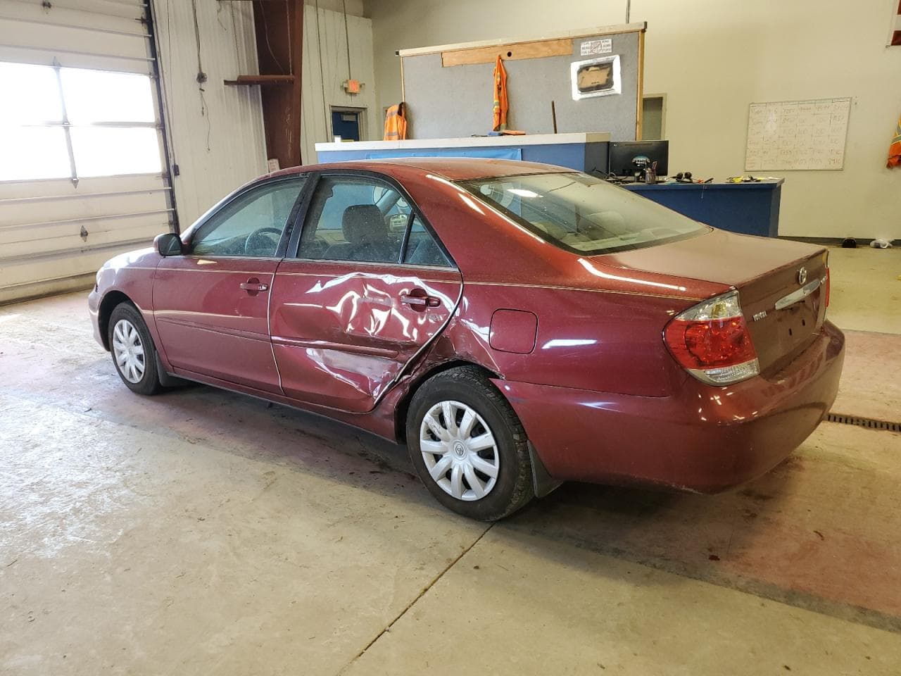 2005 Toyota Camry Le - foto 2