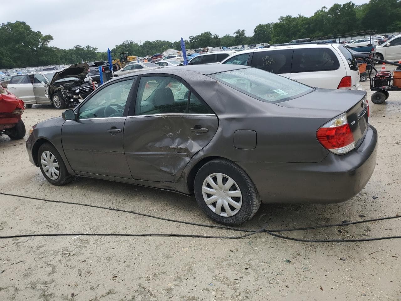 2005 Toyota Camry Le - foto 2