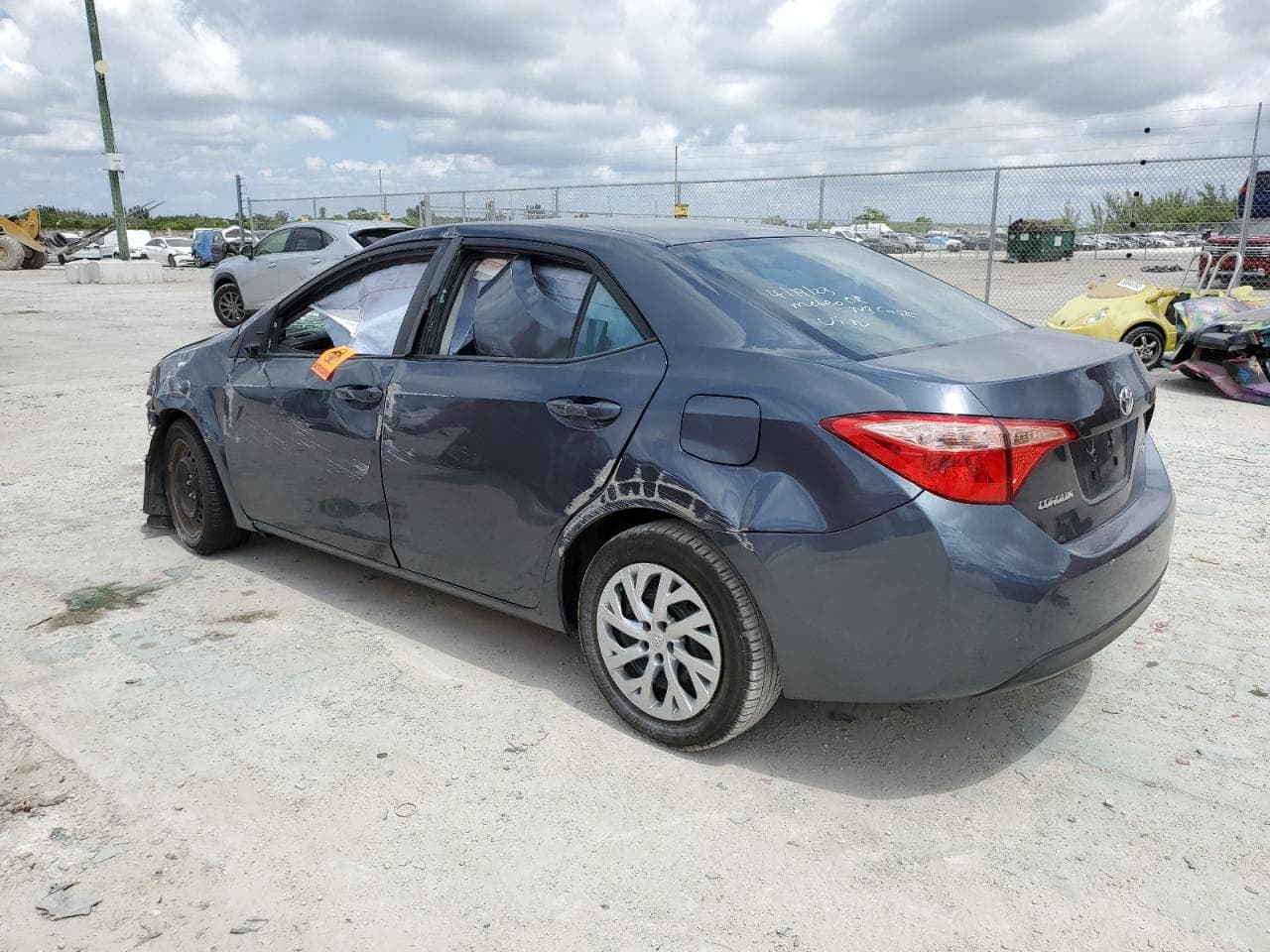 2019 Toyota Corolla L - foto 2