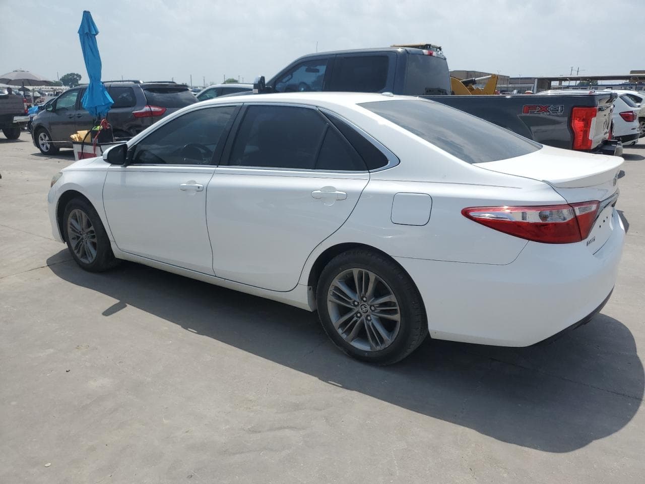 2016 Toyota Camry Se - foto 2