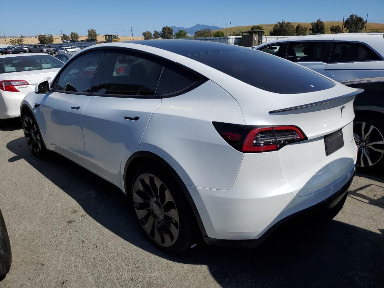 2022 Tesla Model Y Performance Dual Motor All-Wheel Drive - foto 2