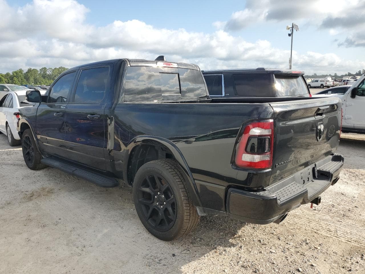 2022 Ram 1500 Laramie - foto 2