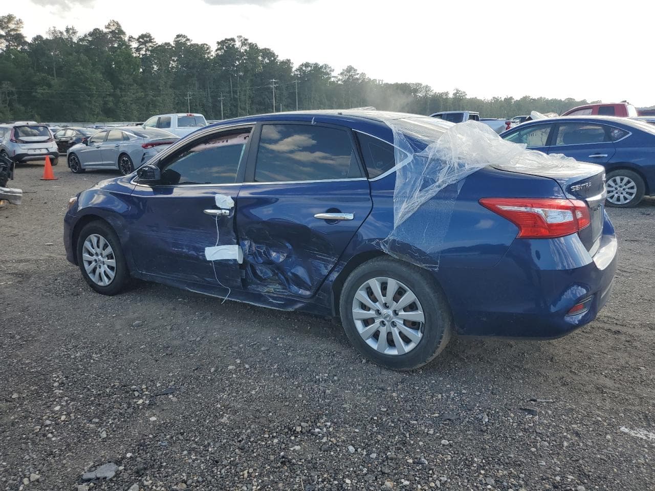 2017 Nissan Sentra S - foto 2
