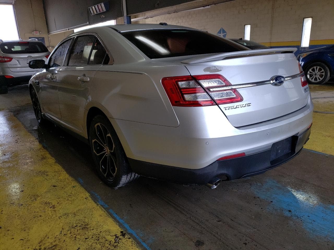 2015 Ford Taurus Sho - foto 2