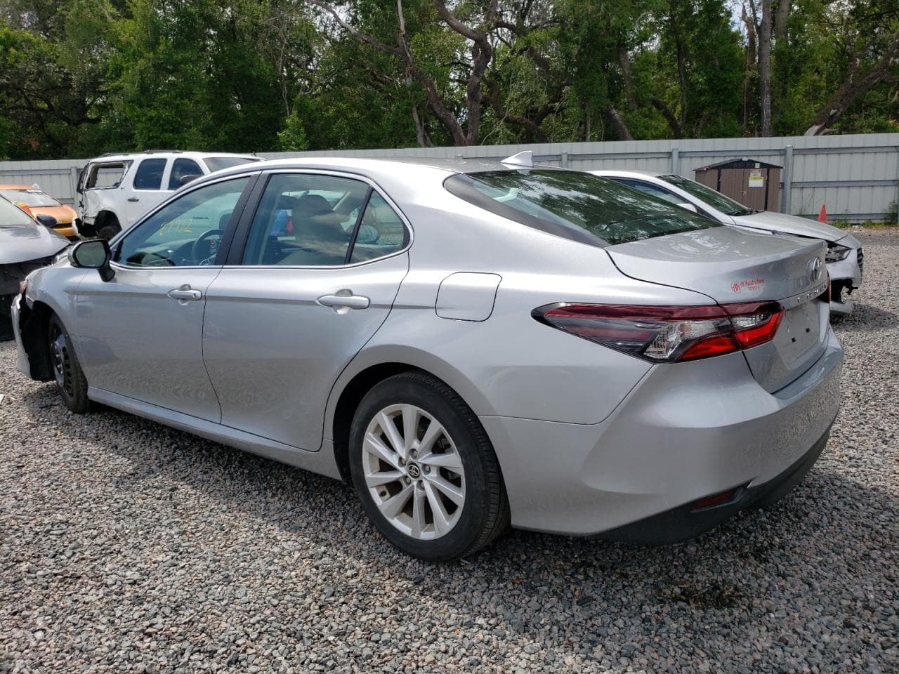 2022 Toyota Camry Le - foto 2