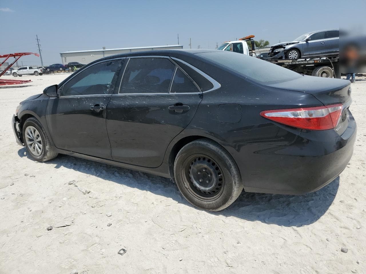 2017 Toyota Camry Le - foto 2