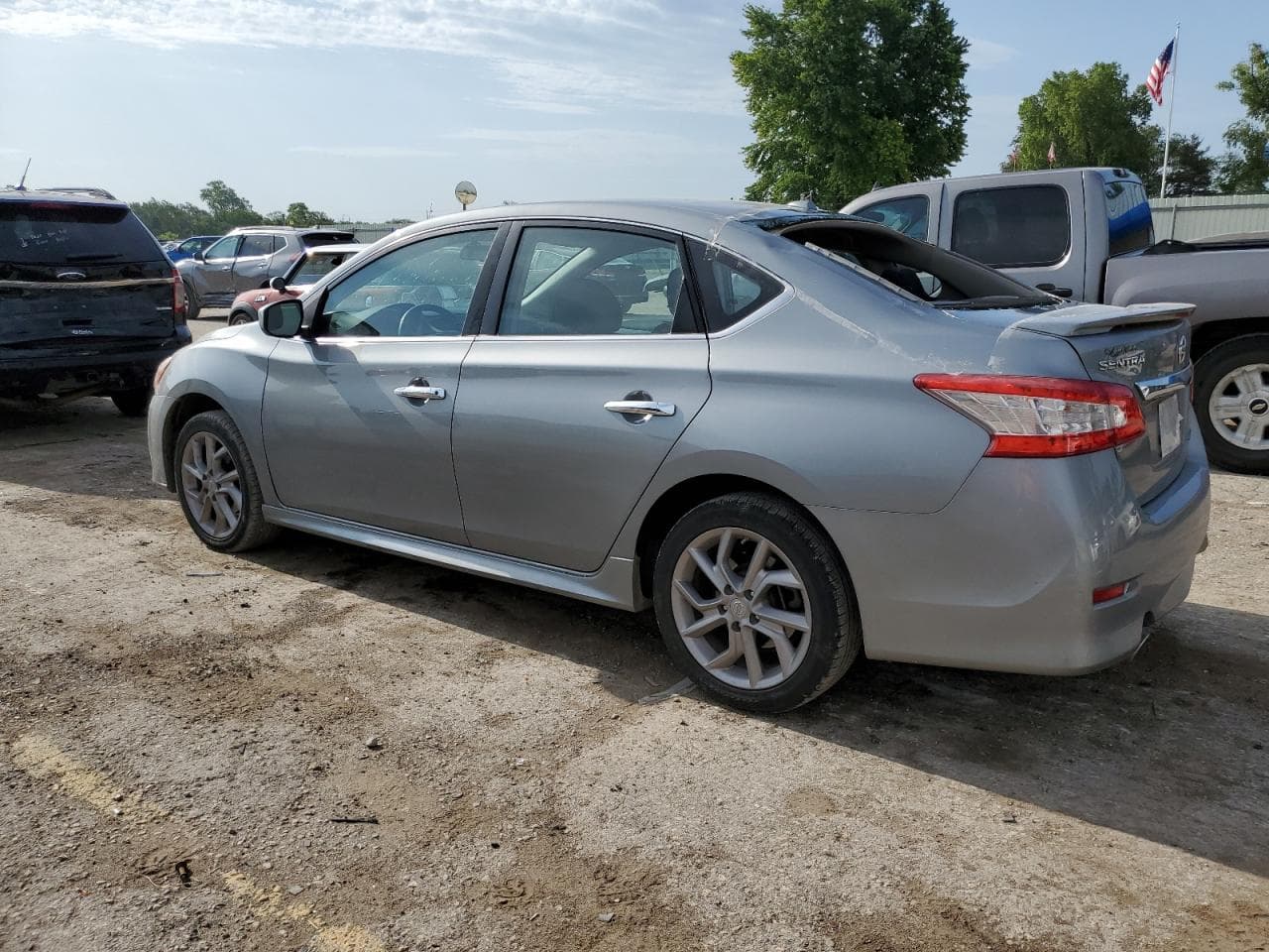 2014 Nissan Sentra S - foto 2