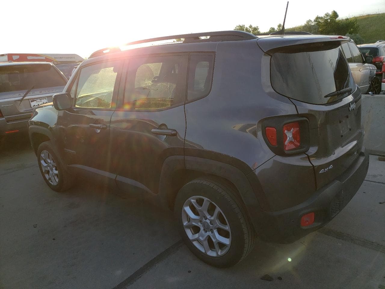 2018 Jeep Renegade Latitude 4X4 - foto 2