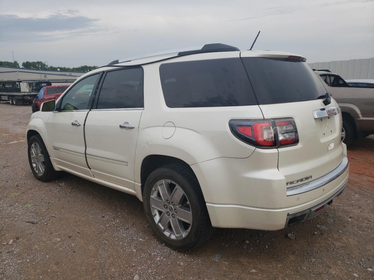 2015 GMC Acadia Denali - foto 2