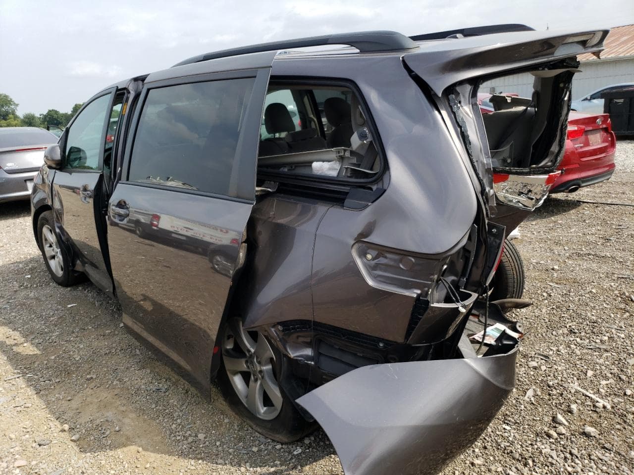 2013 Toyota Sienna Le - foto 2