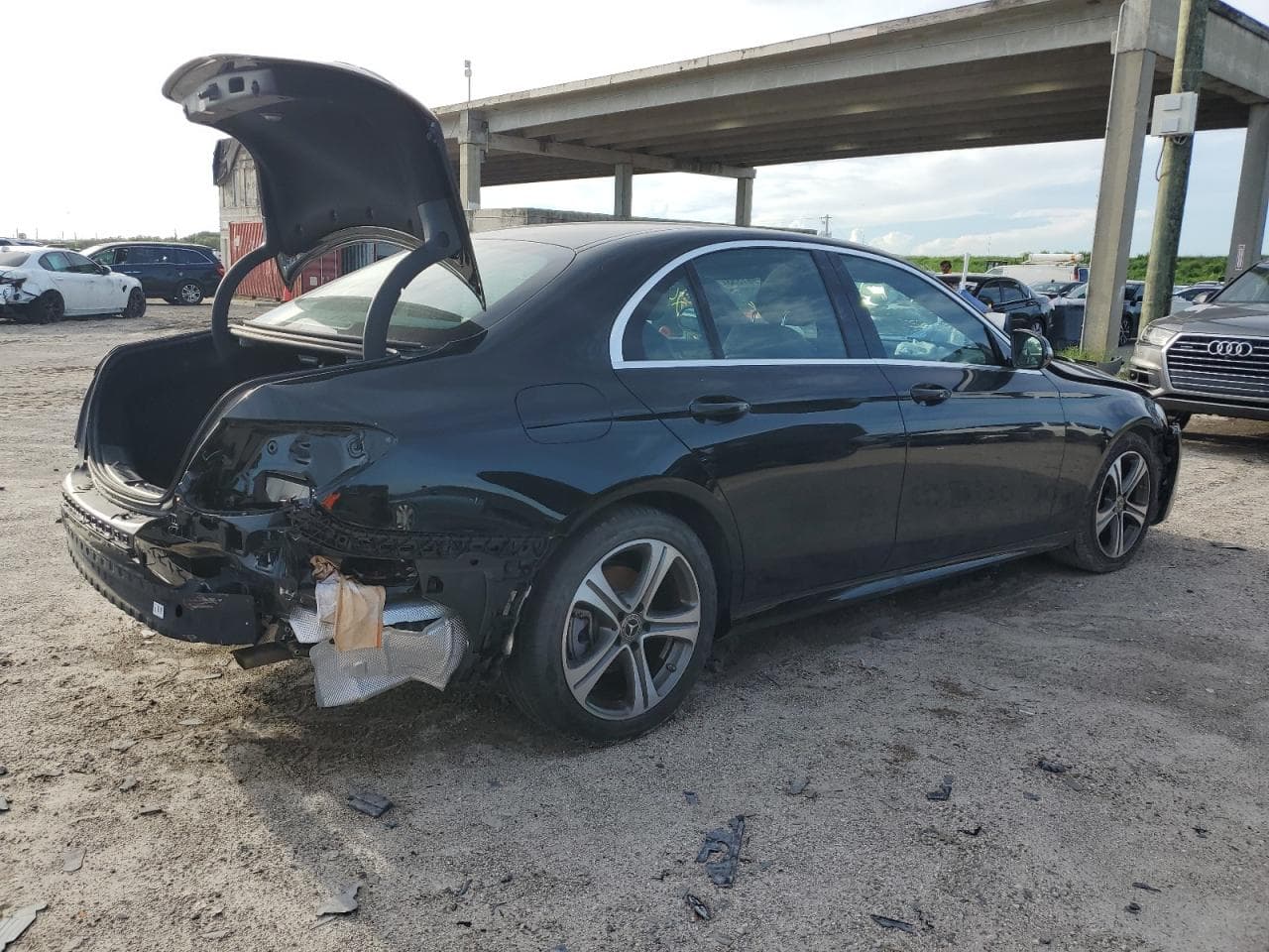 2019 Mercedes-Benz E 300 - foto 3