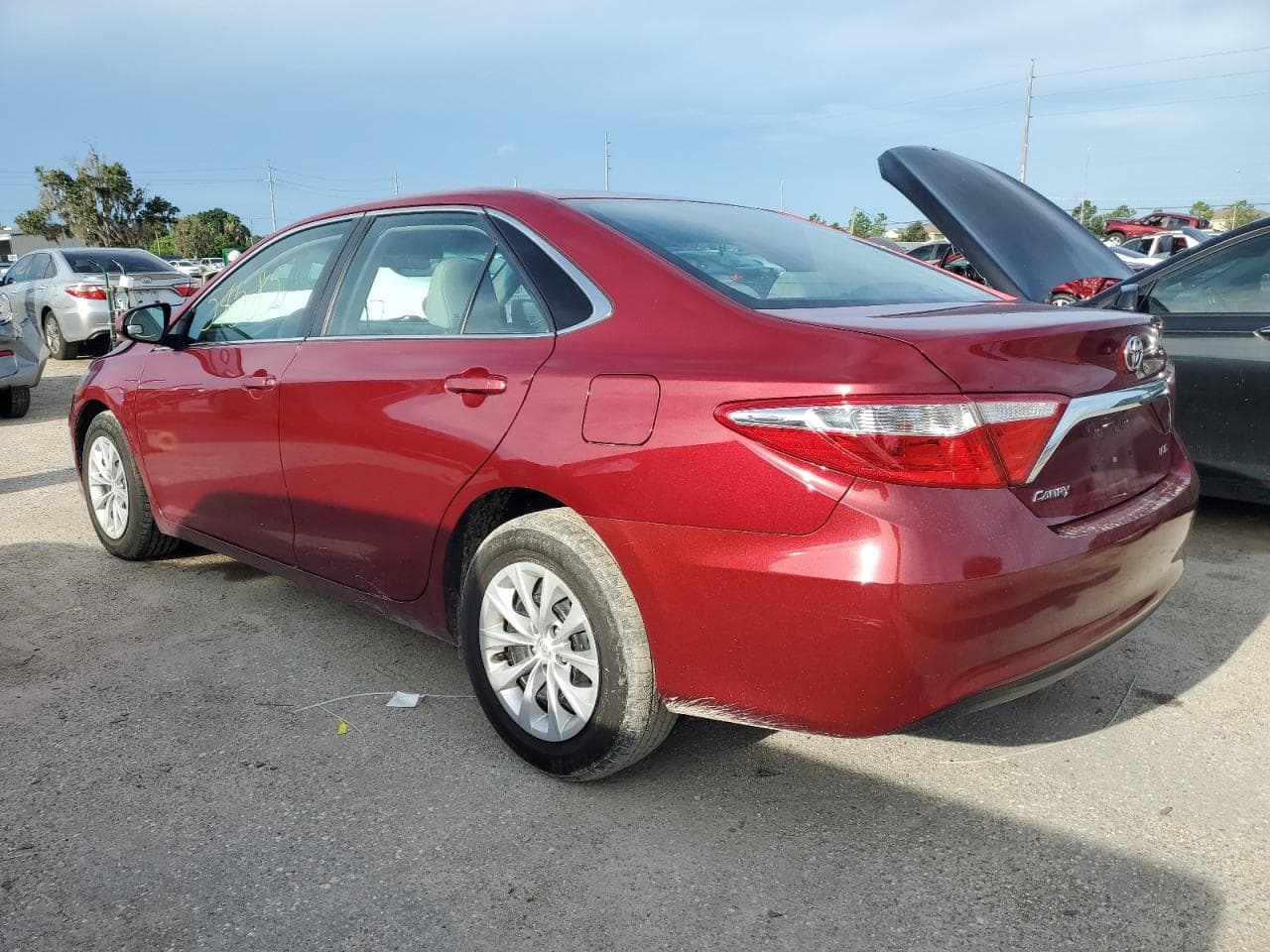 2016 Toyota Camry Le - foto 2