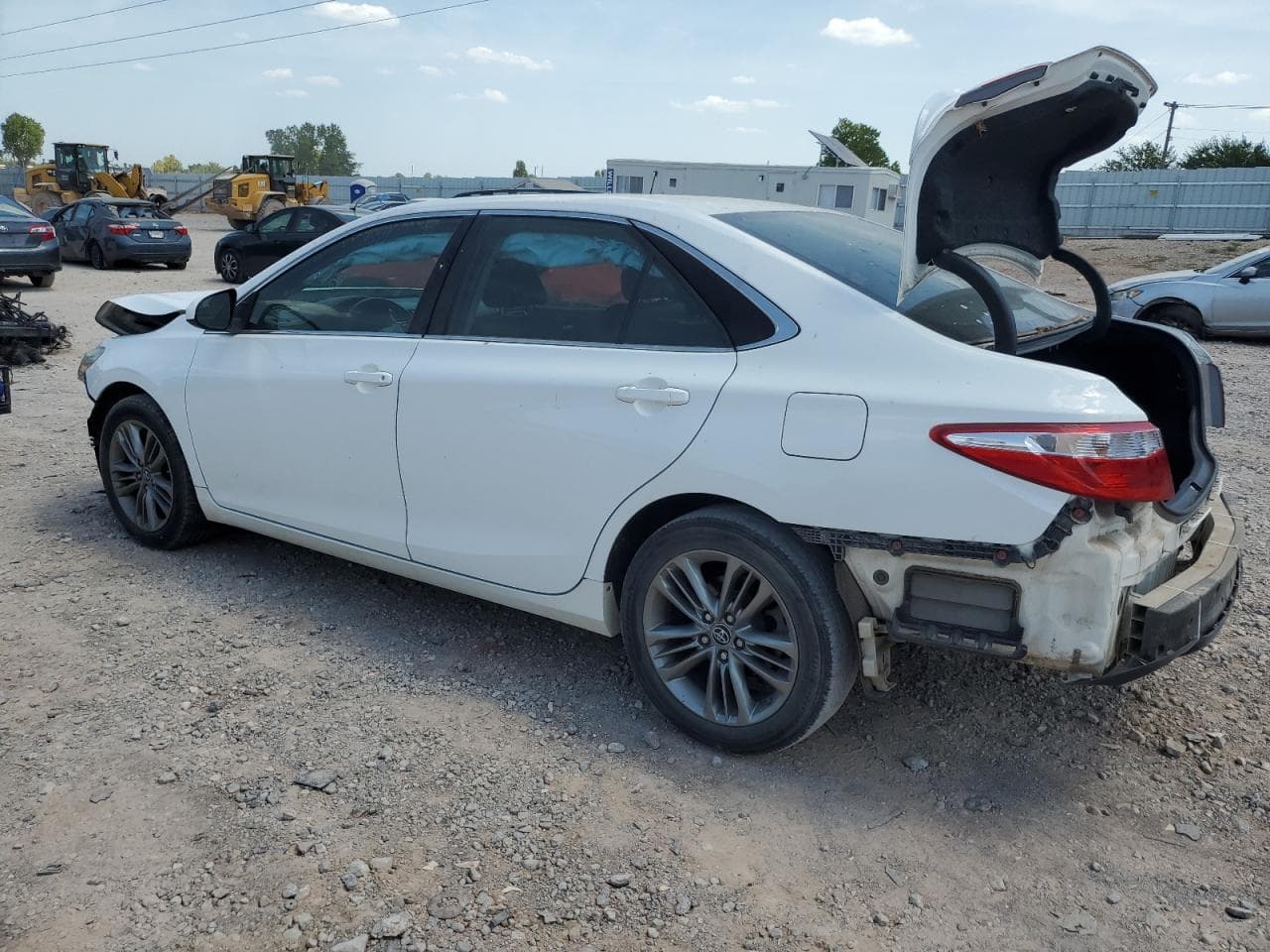2016 Toyota Camry Le - foto 2