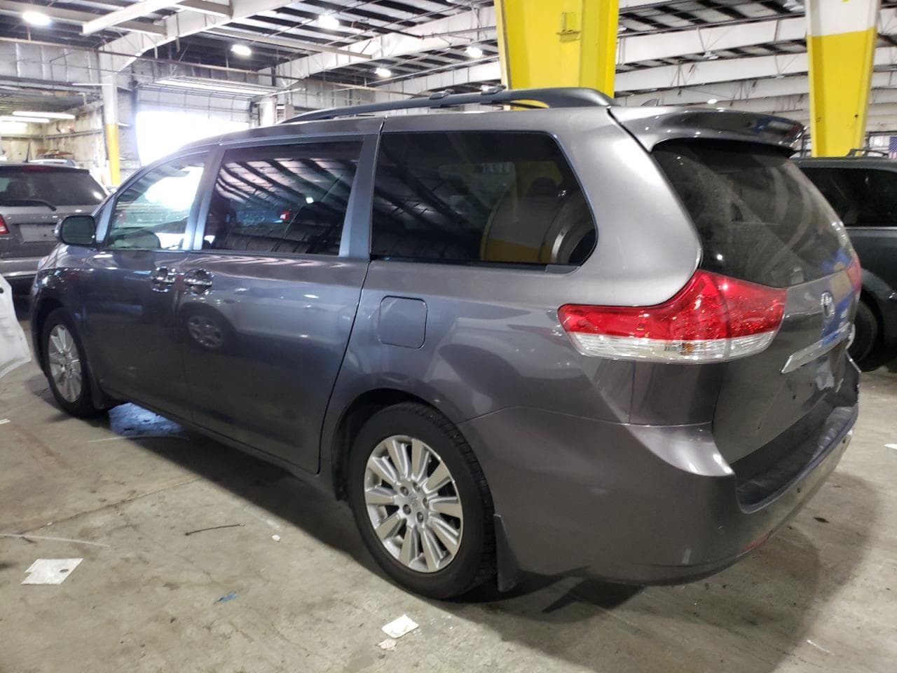 2011 Toyota Sienna Limited - foto 2