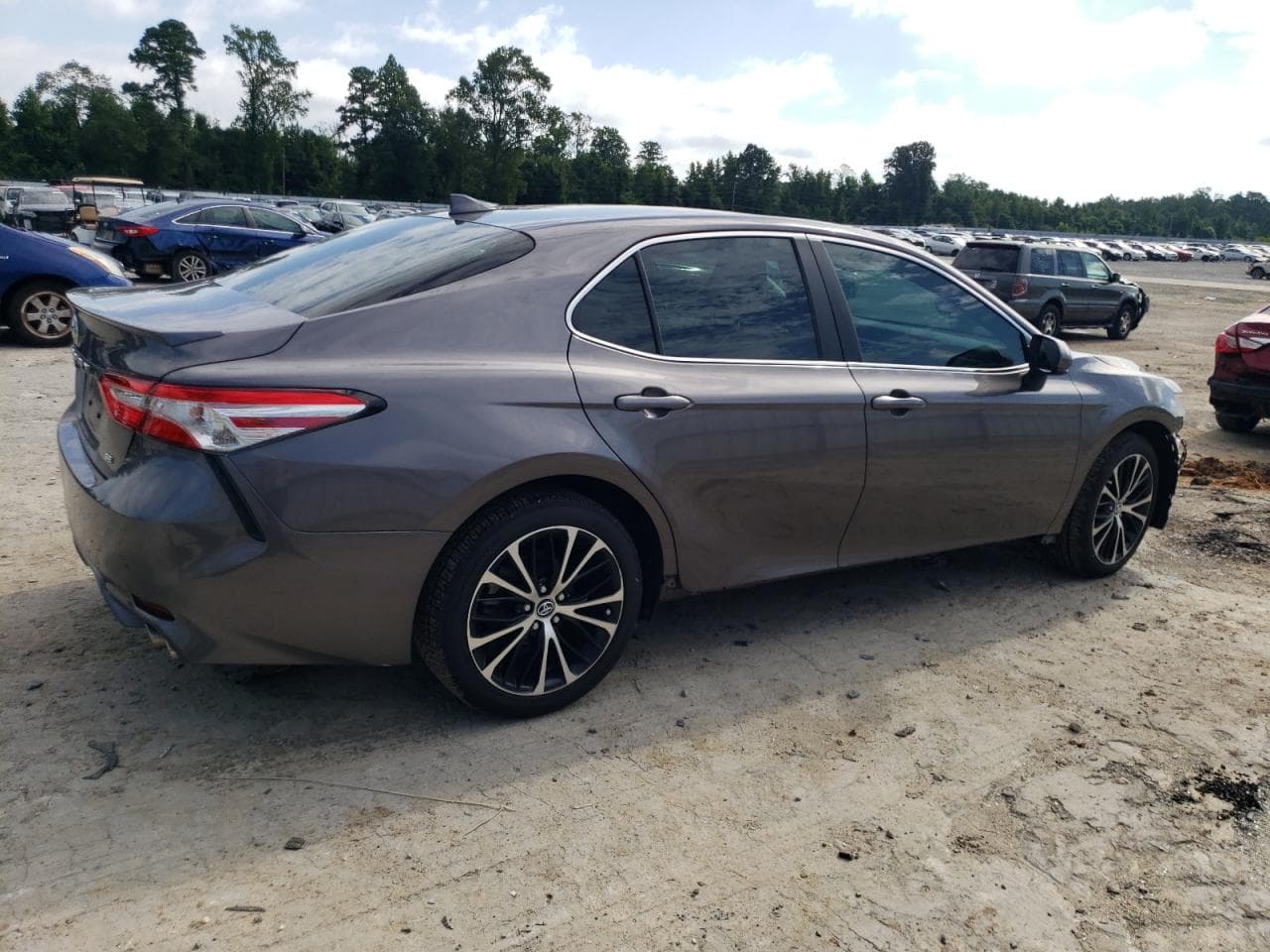 2020 Toyota Camry Se - foto 3