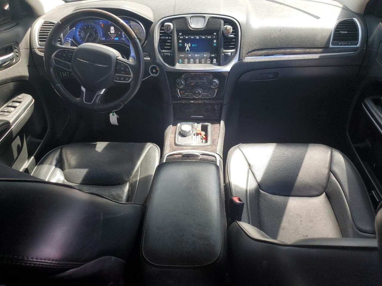 2017 Chrysler 300C - foto 3