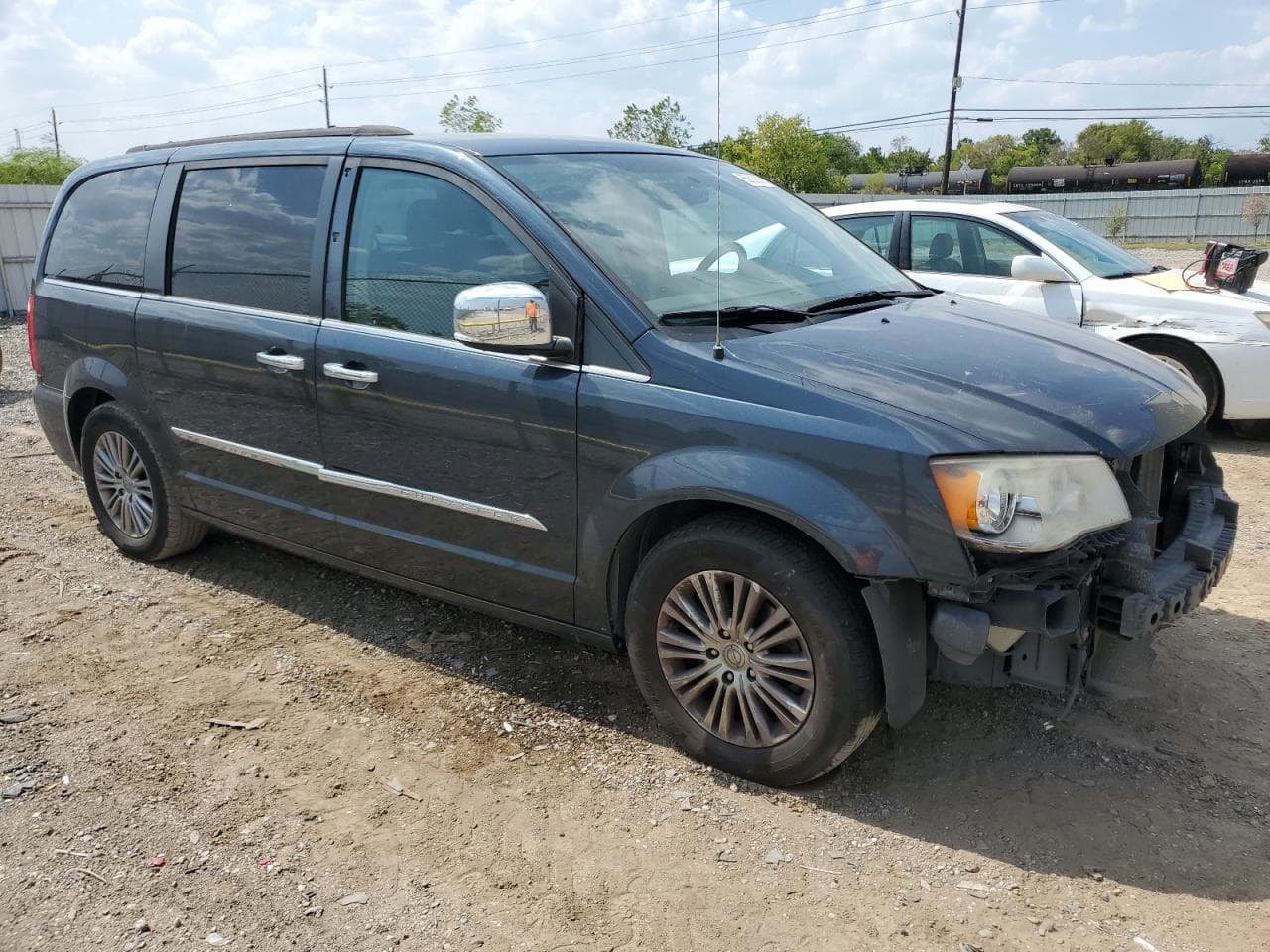 2014 Chrysler Town & Country Touring L - foto 4