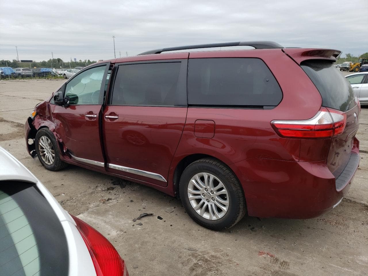 2016 Toyota Sienna Xle 8 Passenger - foto 2